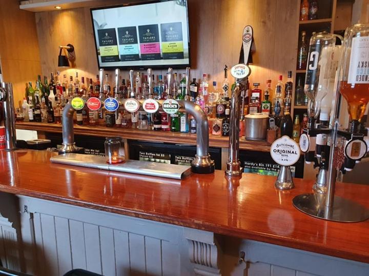 The Crown Inn Keynsham Exteriör bild
